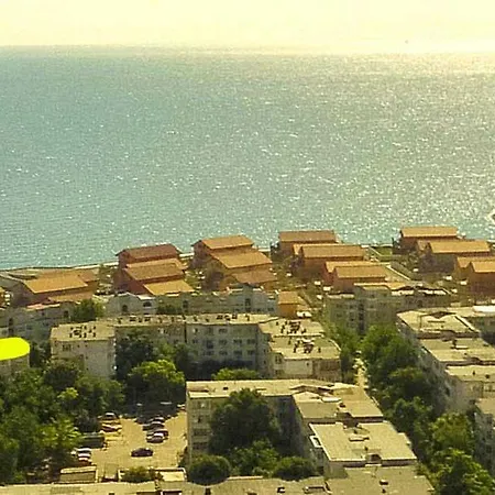 Seaview Serviced Apartment *